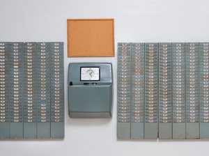 Die Arbeitszeit bestimmt den Tag vieler Arbeitnehmer. Foto: Adobe Stock/PN Photo Stechuhr mit Stechkarten