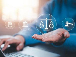 Arbeitsrecht, Foto: AdobeStock_Bussarin Arbeitsrecht, Juristische Beratung, Gerechtigkeit