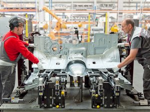 Montage von Karosserien. Foto: André Koehl Montage bei TKSY