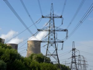 Kraftwerk und Stromnetz, Foto: AdobeStock/danheighton Kraftwerk und Stromnetz